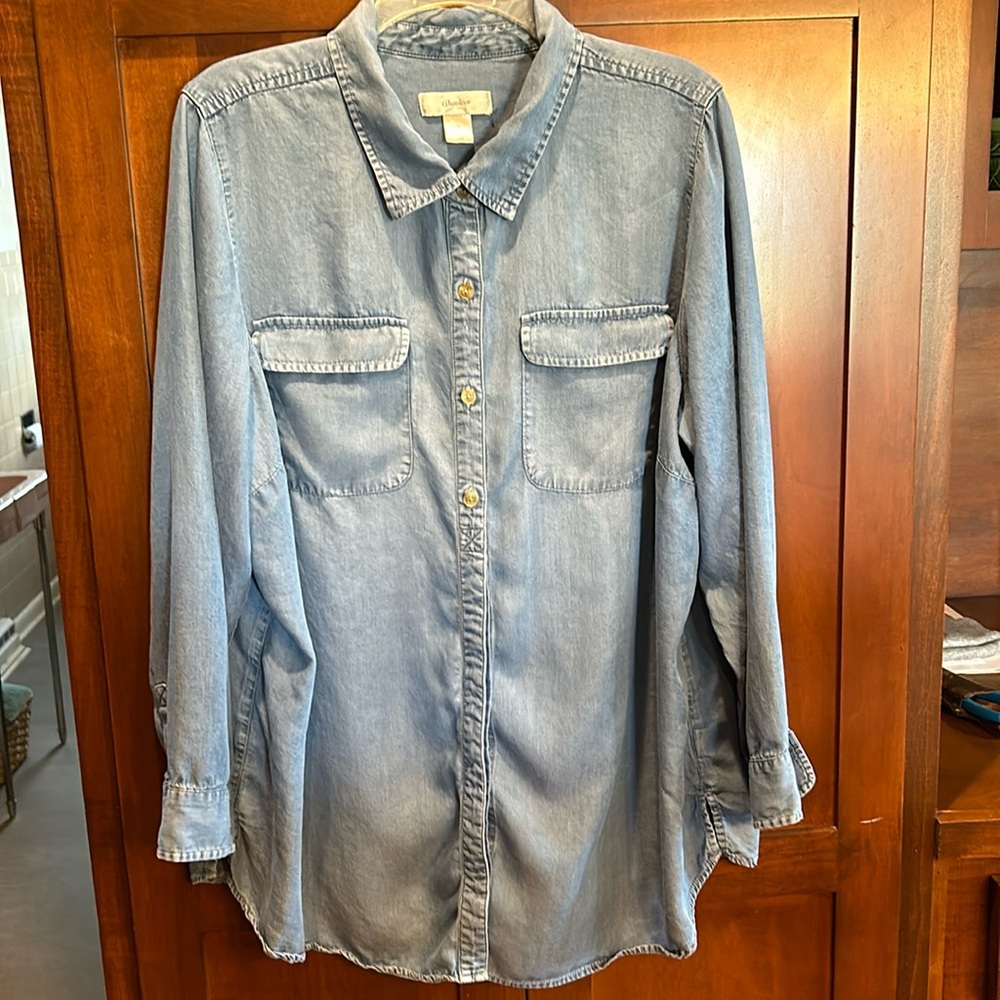Cute CJ Banks, long sleeve lightweight chambray 1X blouse